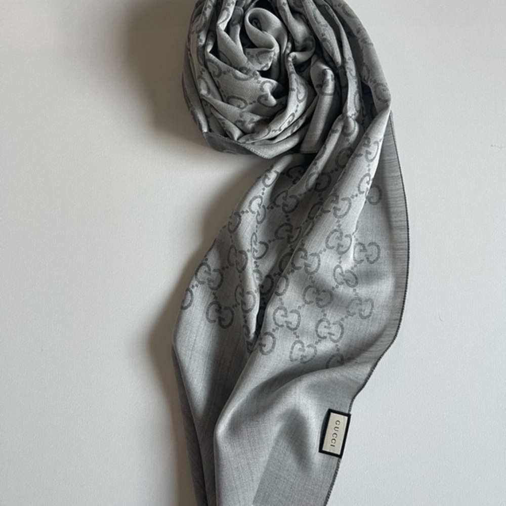 ๐ฅ๐ฅ๐ฅ Authentic New Gucci GG Jacquard Gray Wool/Silk Blend Shawl/ Scarf Unisex - Picture 4 of 13